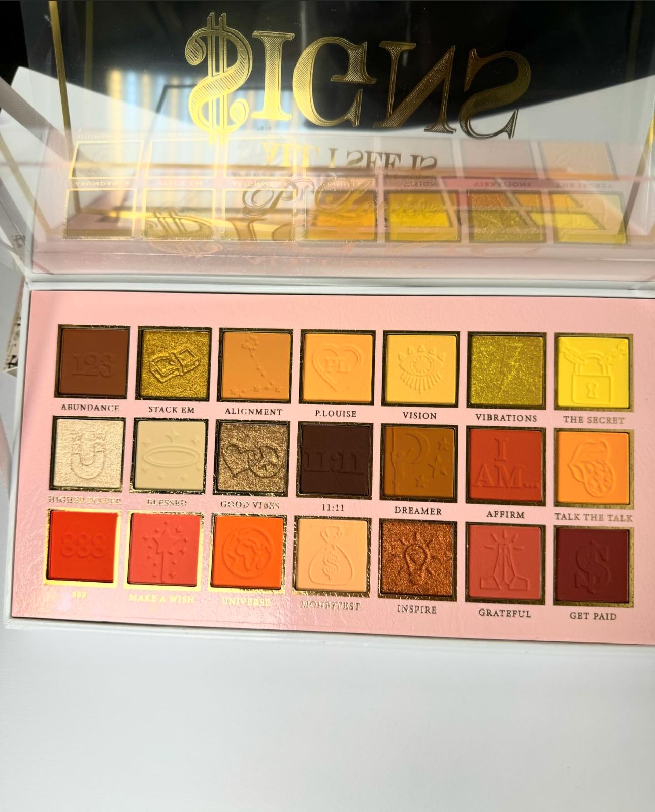 Plouise
All I See Is Signs Eyeshadow Palette