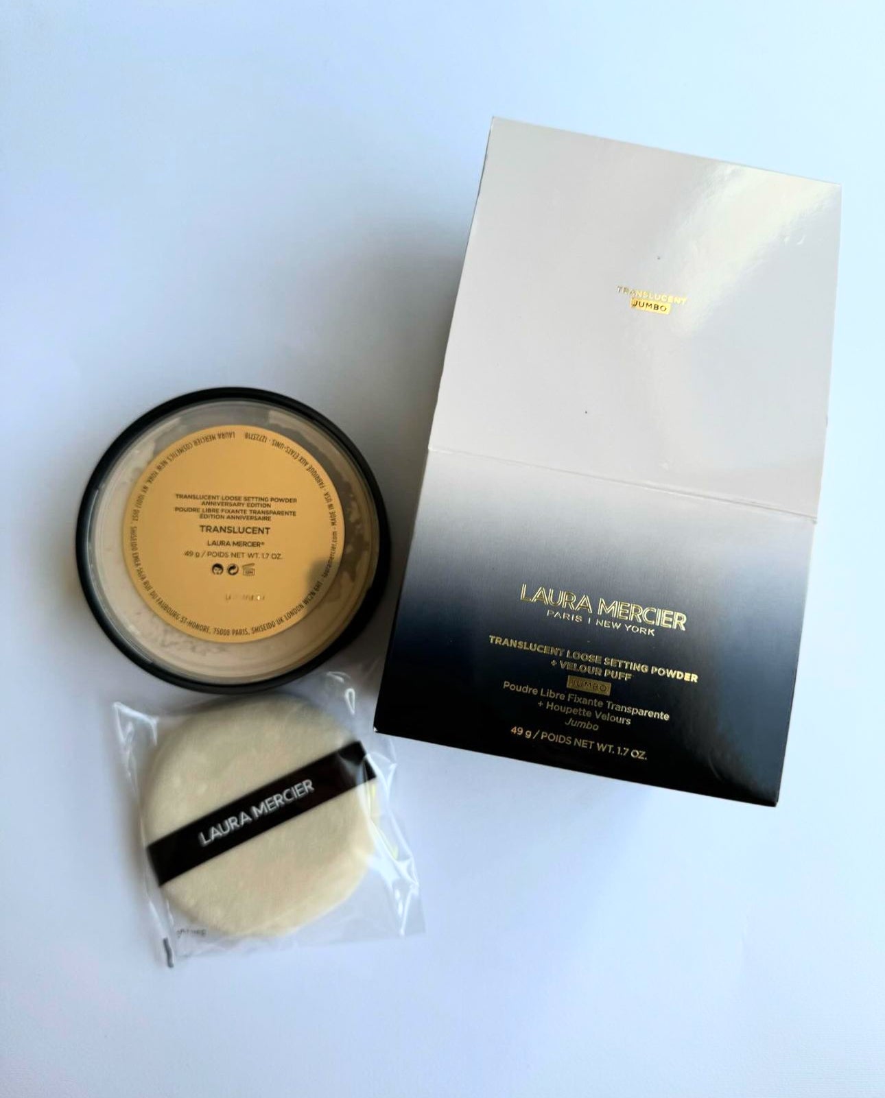 Laura Mercier
Jumbo Translucent Loose Setting Powder & Velour Puff
Limited Edition