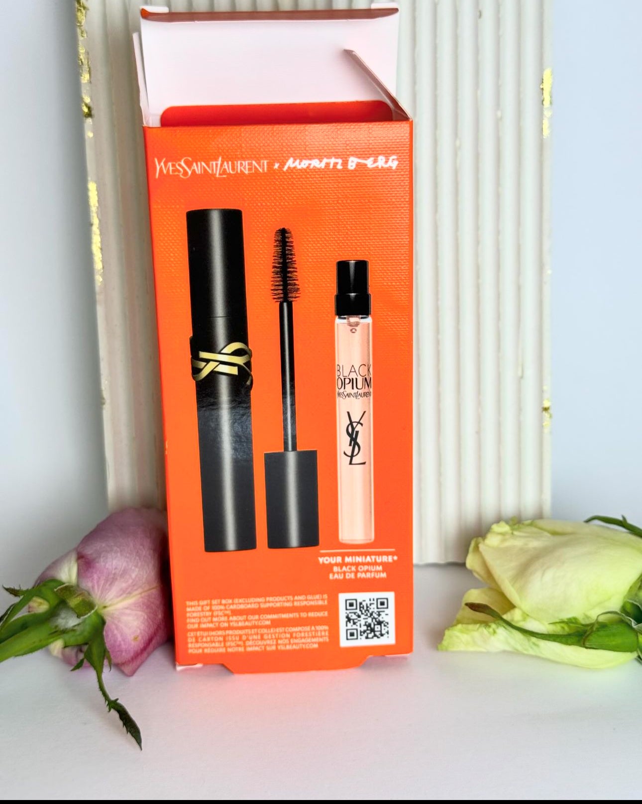 Yves Saint Laurent Set
-Lash Clash Volume Extreme Mascara
-Black Opium Eau De Parfum 10 ml