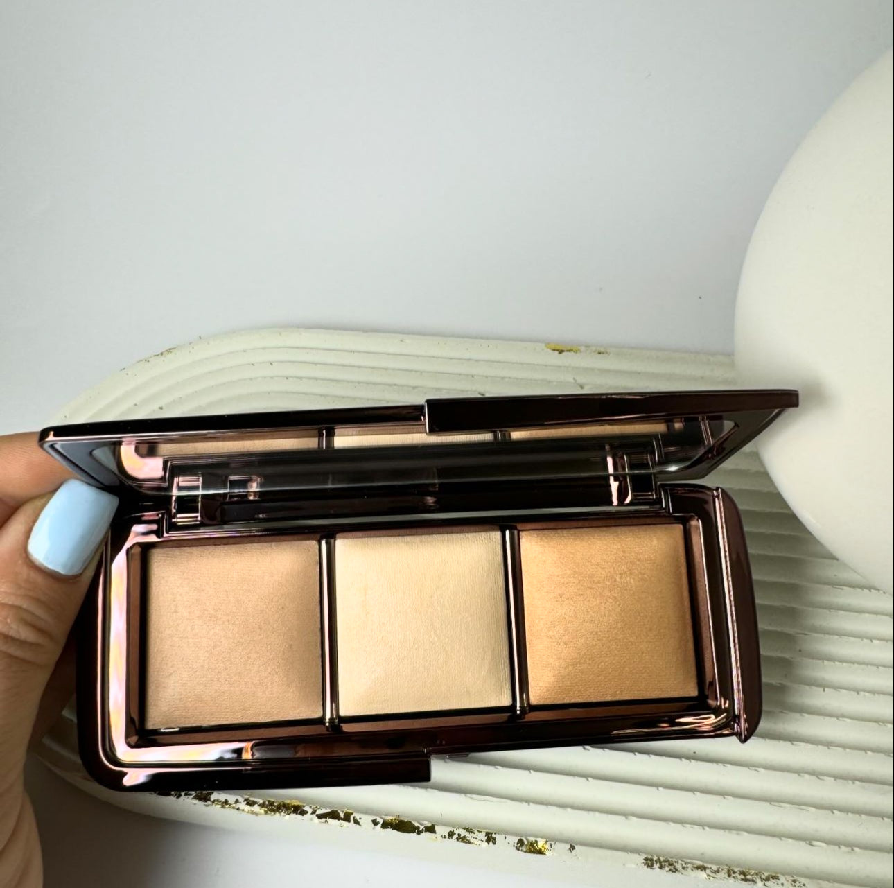 Hourglass
Ambient® Lighting Palette
Volume 1