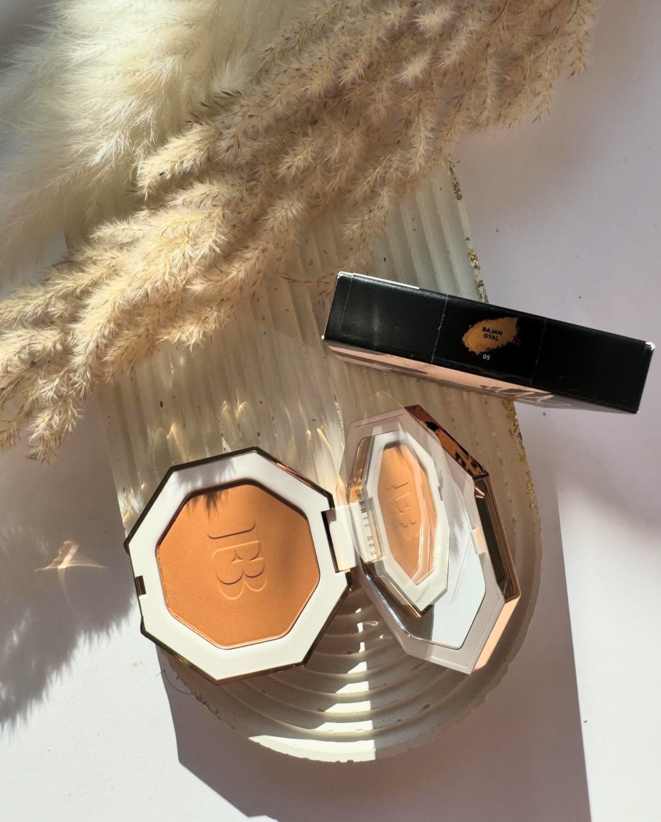 Fenty Beauty by Rihanna
Sun Stalk’r Instant Warmth Bronzer