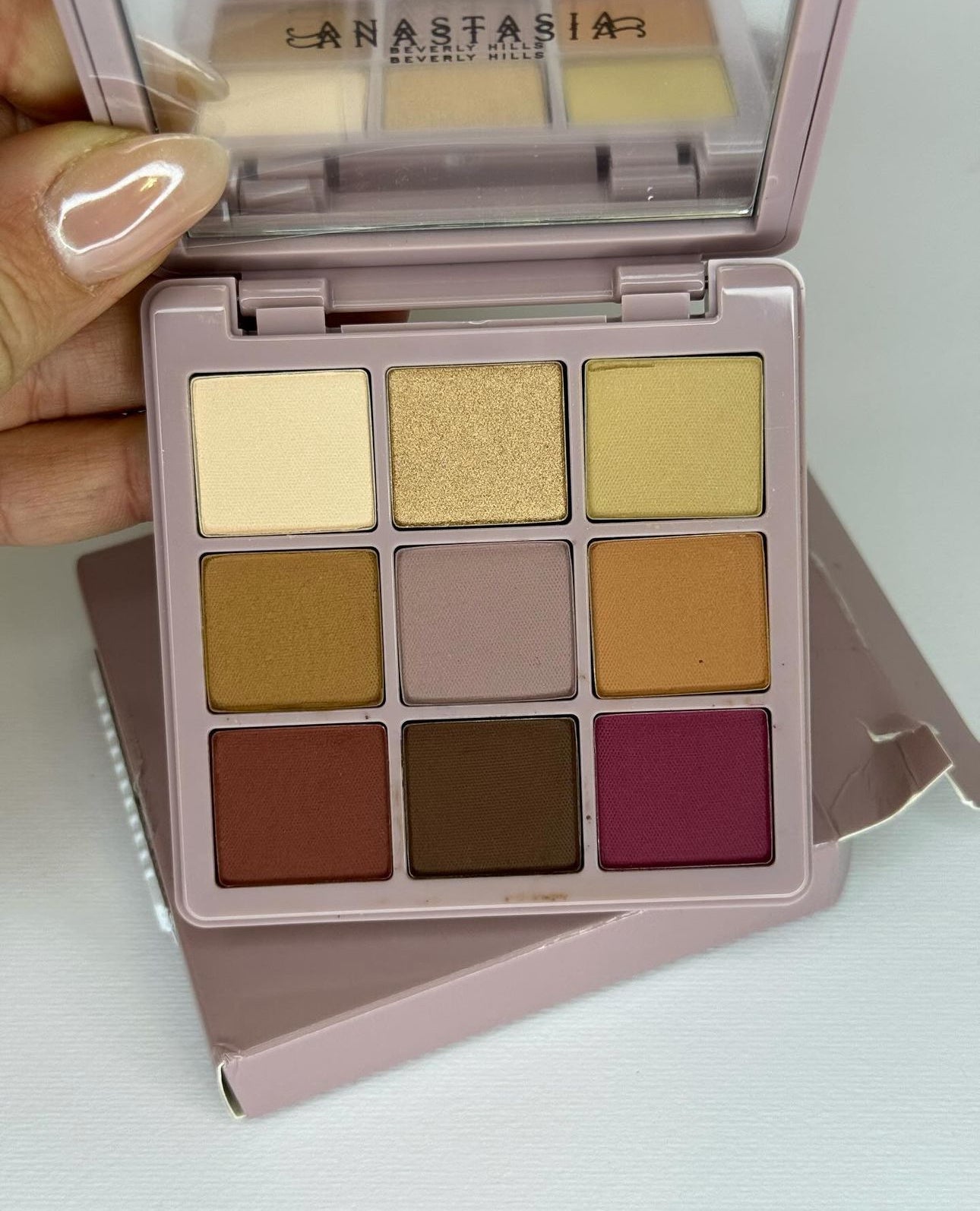 Anastasia Beverly Hills
Mini Modern Renaissance Eyeshadow Palette