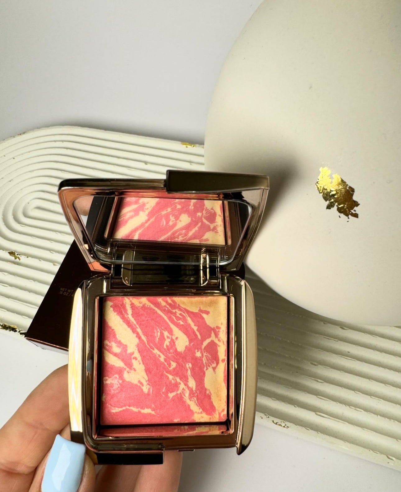 Hourglass
Ambient Lighting Blush Collection