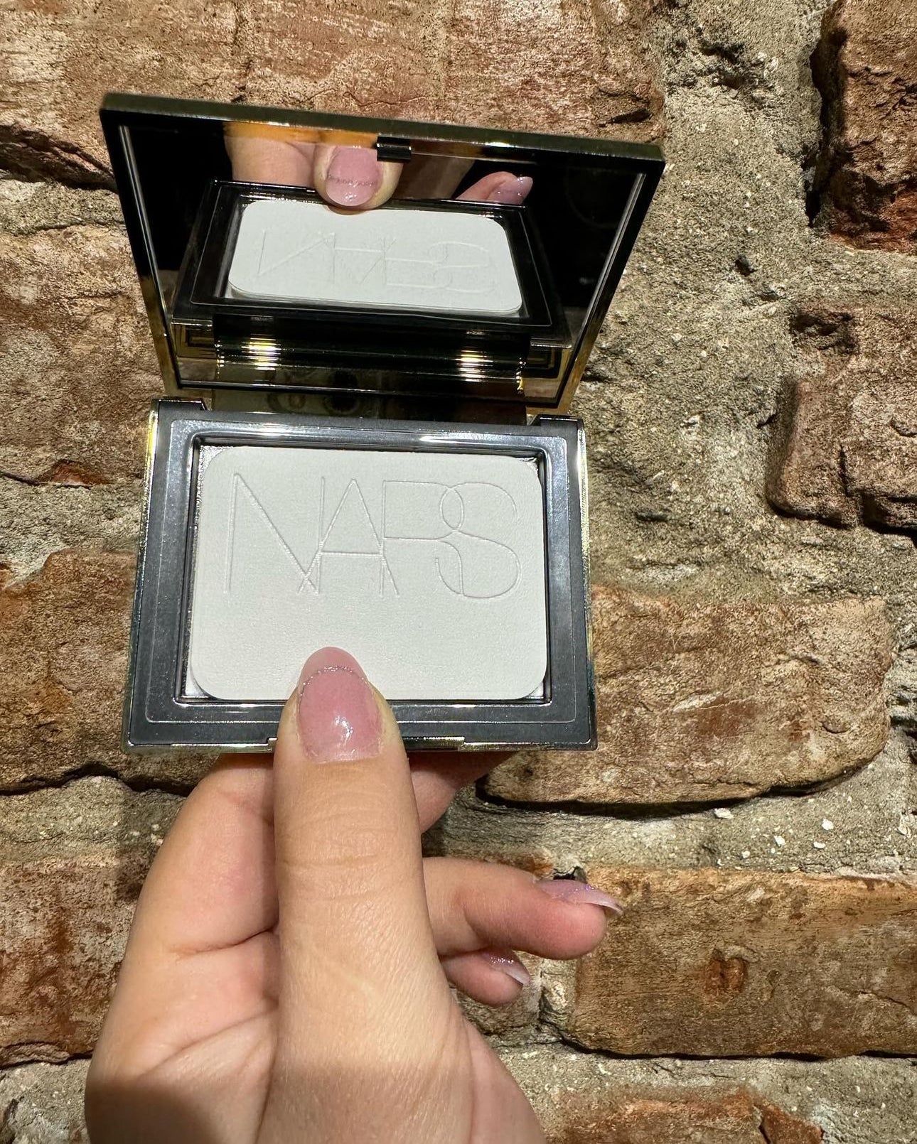 NARS
Light Reflecting Pressed Setting Powder